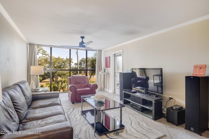 Beautiful condo in the heart of Biloxi just a short walk to the - photo 8