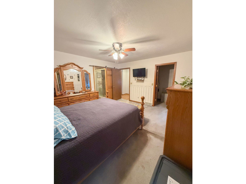 Welcome home to this beautifully maintained 3-bedroom, 2.5 bath - photo 11