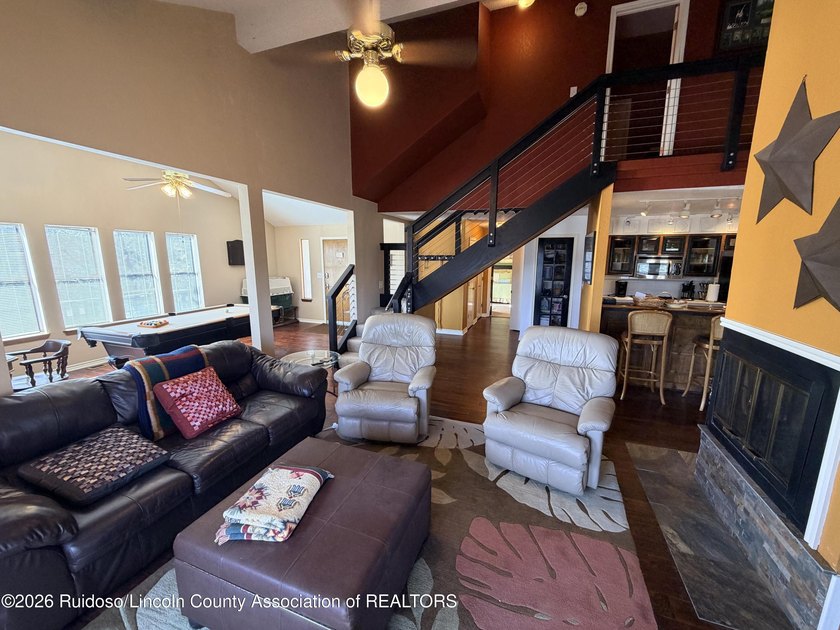 GREAT VIEWS WITH THIS MOUNTAIN STYLE HOME! Escape to this - photo 11