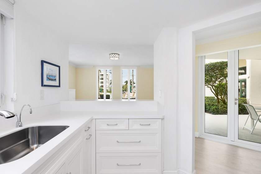 Prime location in Mizner Village, Mizner Court is a gated - photo 12