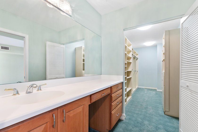 Prime location in Mizner Village, Mizner Court is a gated - photo 17