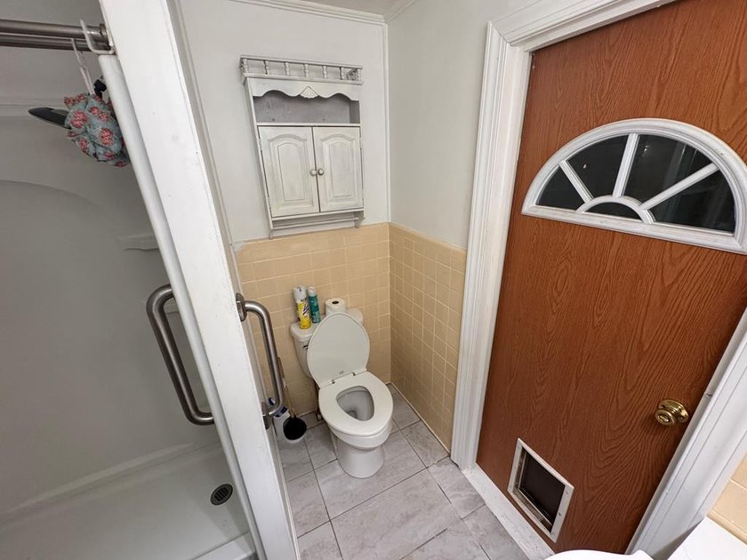 Rare opportunity to own a spacious 6-bedroom, 3-bath home with a - photo 20