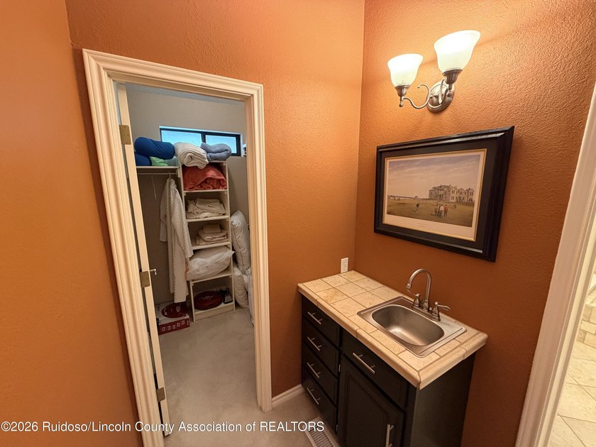 GREAT VIEWS WITH THIS MOUNTAIN STYLE HOME! Escape to this - photo 24