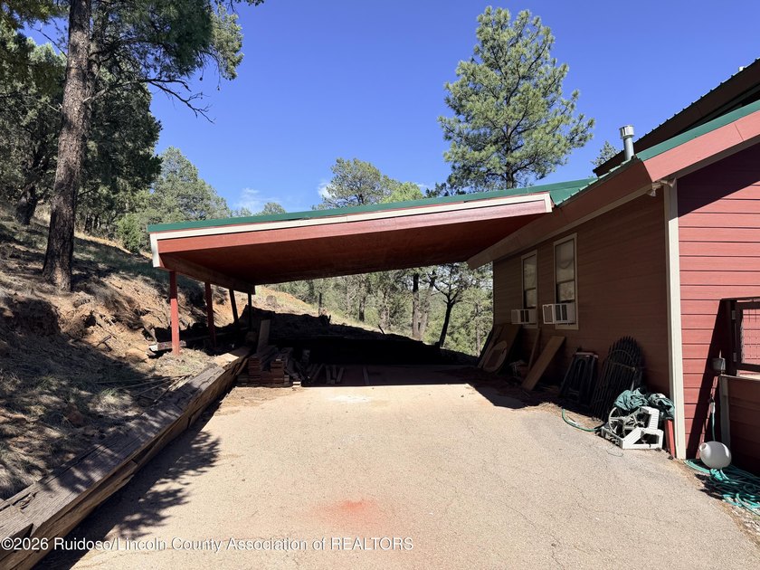GREAT VIEWS WITH THIS MOUNTAIN STYLE HOME! Escape to this - photo 35