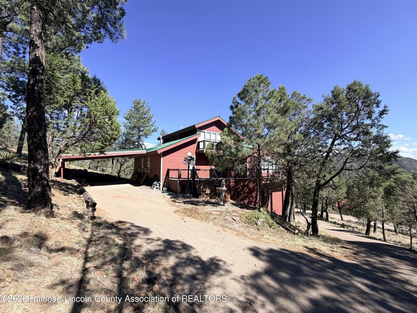 GREAT VIEWS WITH THIS MOUNTAIN STYLE HOME! Escape to this - photo 36