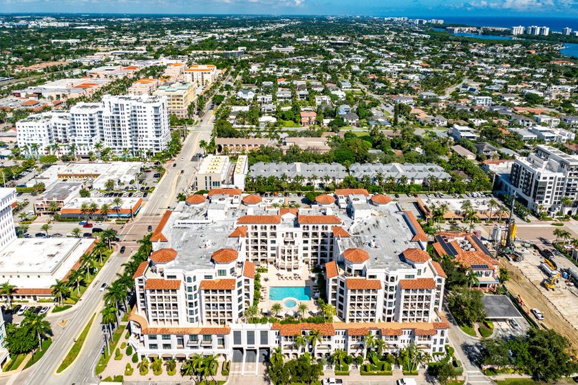 Experience rarified luxury in this newly completed, high-design - photo 54