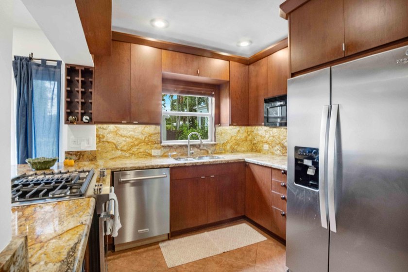 Charming historic CBS home in sought-after Parrot Cove, designed - photo 14