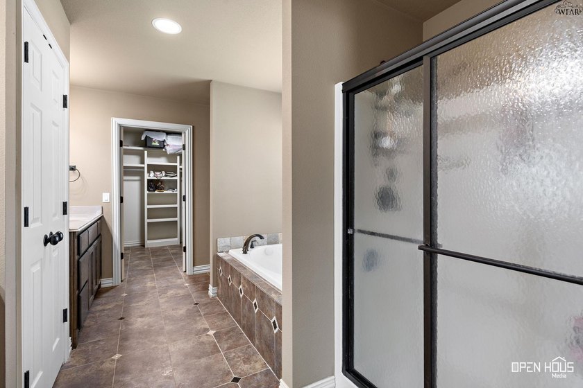Beautiful 3-bedroom, 2-bath, 2-car garage home featuring - photo 17