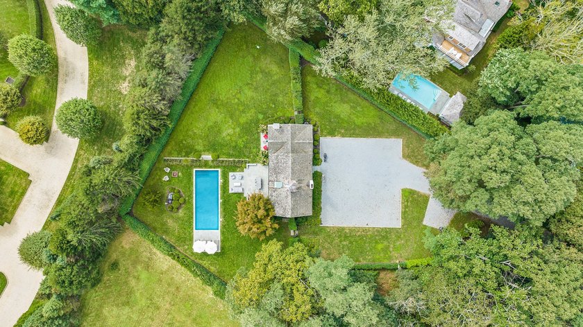 Experience the ultimate of refined living in this beautifully - photo 25
