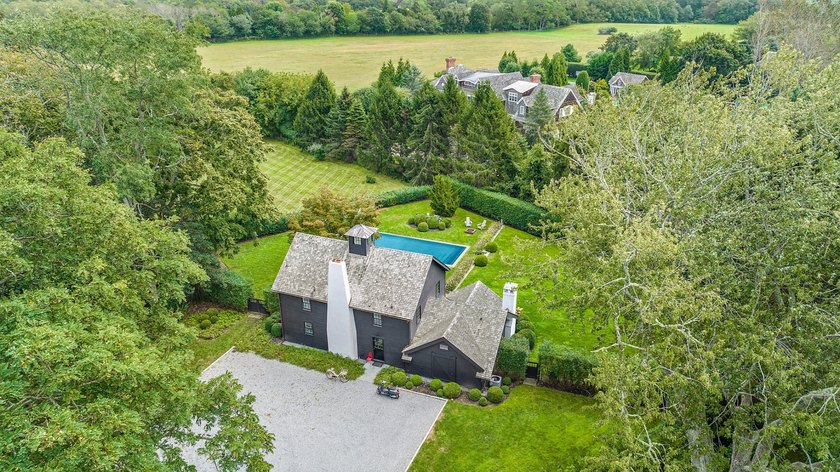 Experience the ultimate of refined living in this beautifully - photo 26