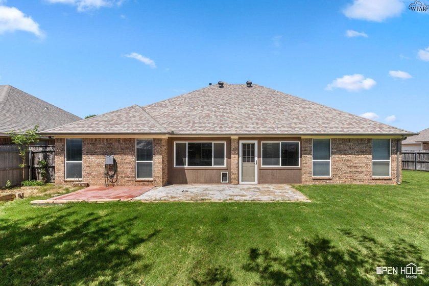 Beautiful 3-bedroom, 2-bath, 2-car garage home featuring - photo 29
