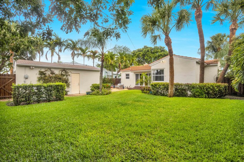 Charming historic CBS home in sought-after Parrot Cove, designed - photo 31
