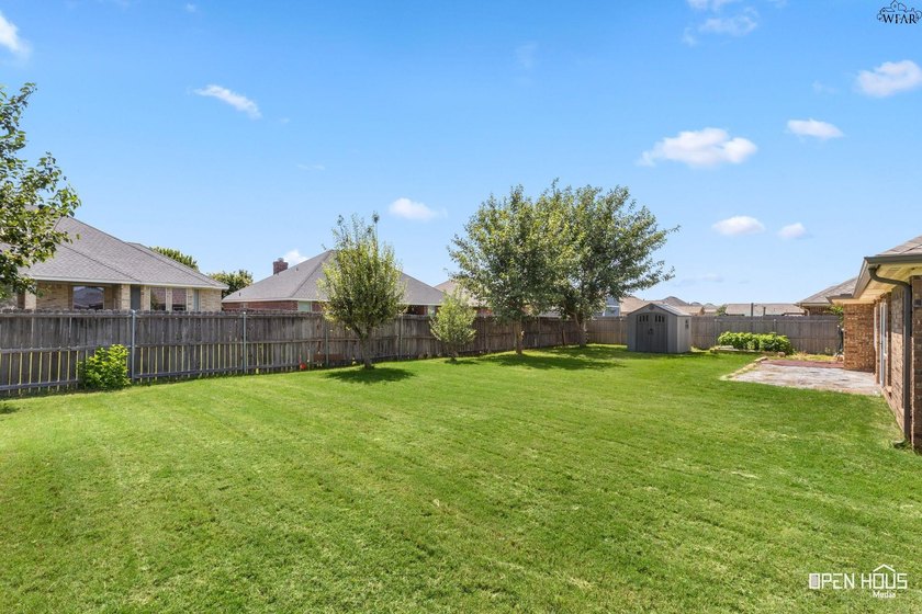 Beautiful 3-bedroom, 2-bath, 2-car garage home featuring - photo 32