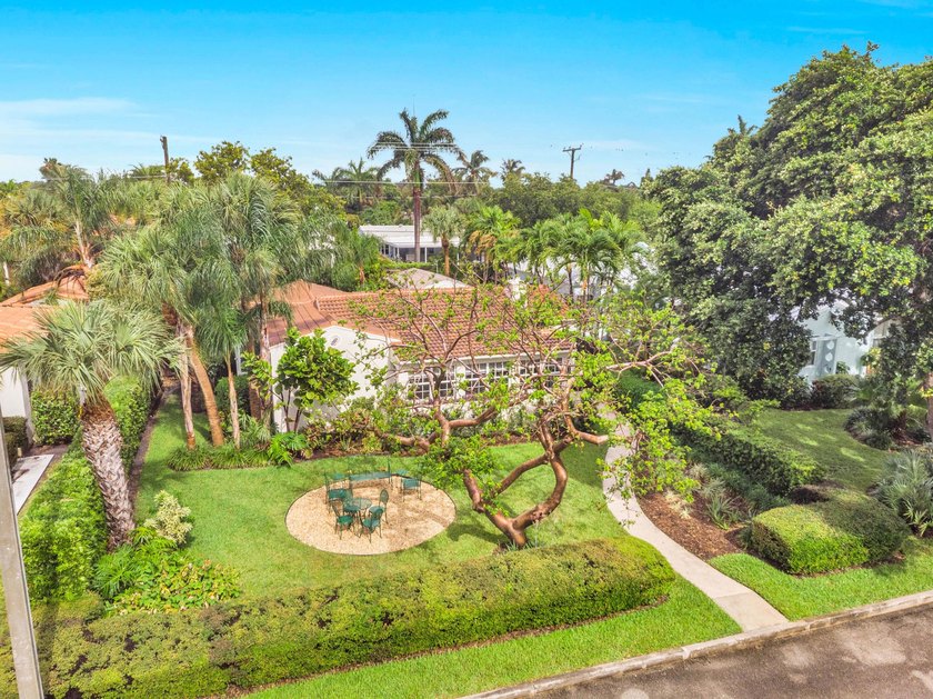 Charming historic CBS home in sought-after Parrot Cove, designed - photo 39