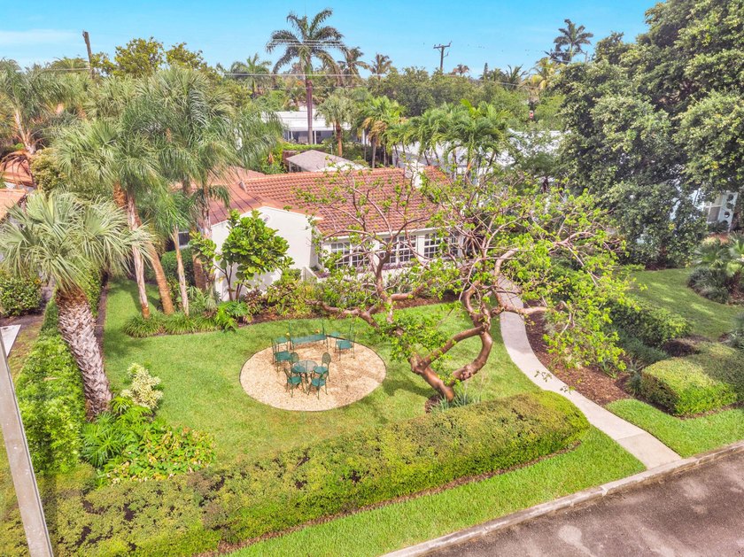 Charming historic CBS home in sought-after Parrot Cove, designed - photo 40