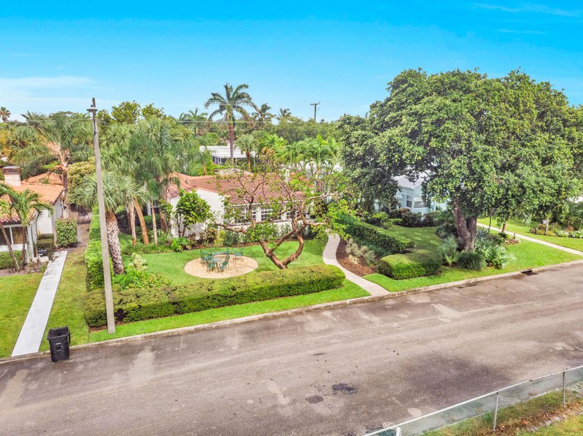 Charming historic CBS home in sought-after Parrot Cove, designed - photo 41
