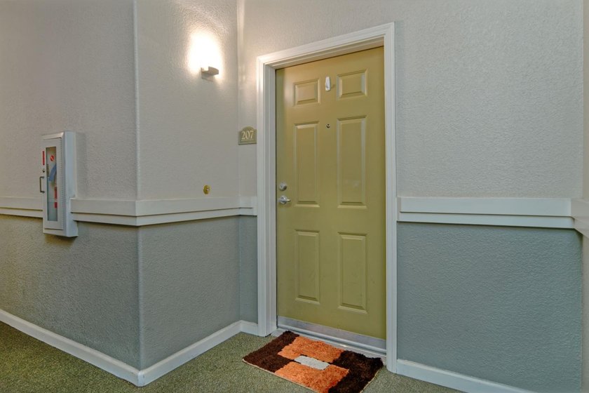Move-In Ready! Immaculate &amp; Inviting. Don't miss one-of-the-best - photo 5