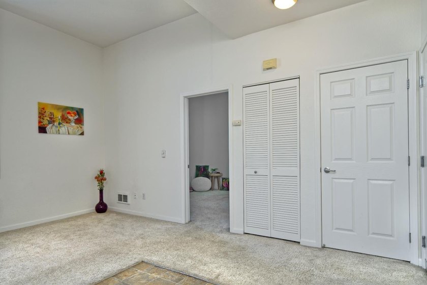 Move-In Ready! Immaculate &amp; Inviting. Don't miss one-of-the-best - photo 9