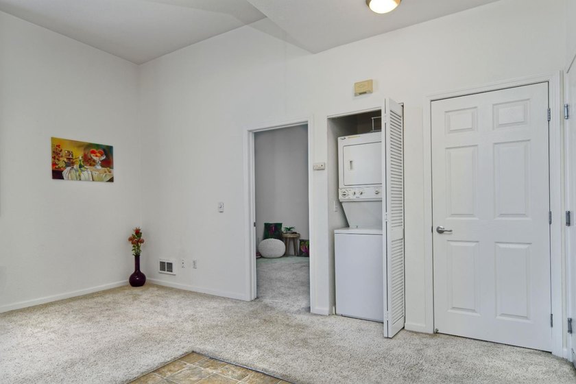 Move-In Ready! Immaculate &amp; Inviting. Don't miss one-of-the-best - photo 10