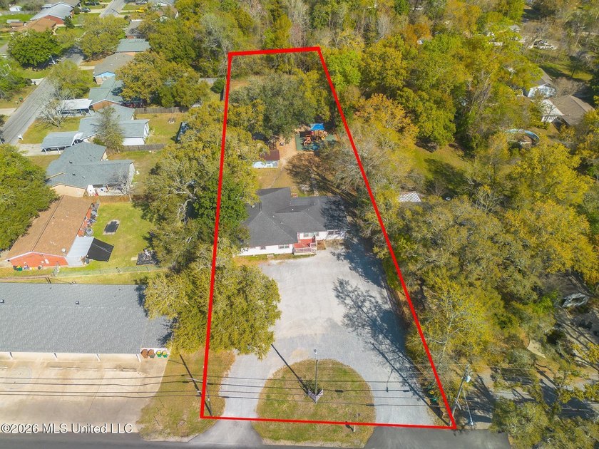 Welcome to this well-maintained approximately 3,000 square foot - photo 3