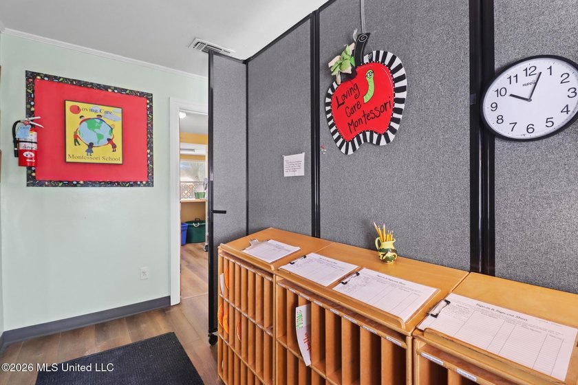 Welcome to this well-maintained approximately 3,000 square foot - photo 6