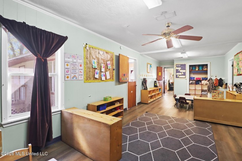 Welcome to this well-maintained approximately 3,000 square foot - photo 7