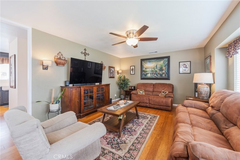 Welcome to this beautifully maintained, turnkey residence in - photo 4