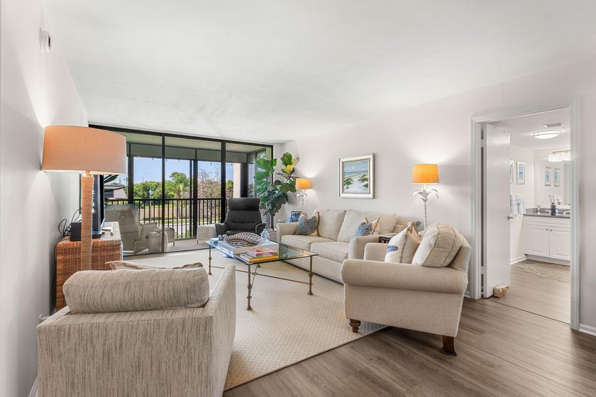 Positioned mere steps from the shoreline, this three-bedroom - photo 5