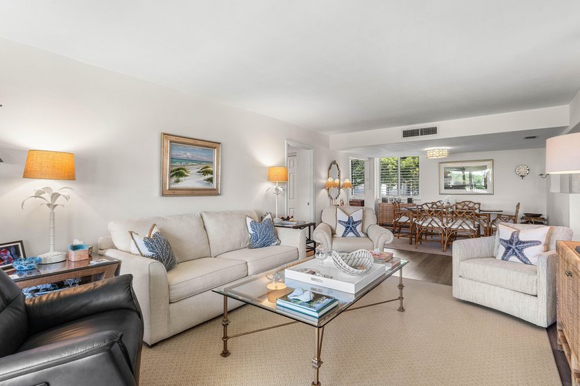 Positioned mere steps from the shoreline, this three-bedroom - photo 6