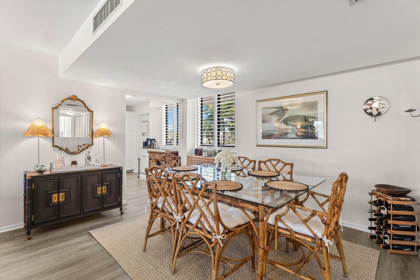 Positioned mere steps from the shoreline, this three-bedroom - photo 8