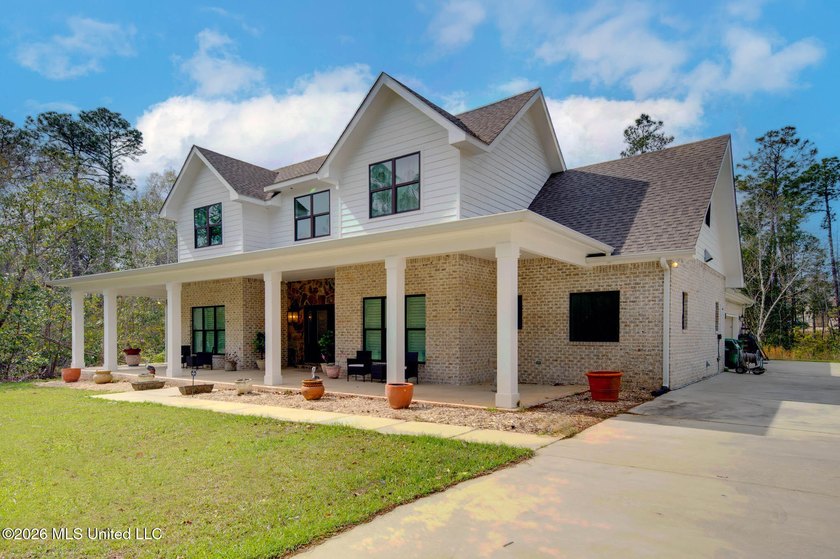 Exceptional newer construction in beautiful Glen Eagle offering - photo 2