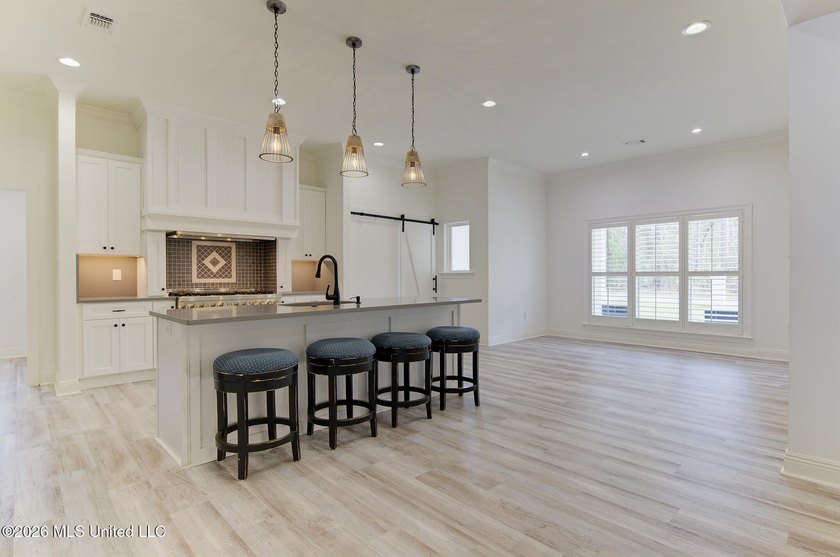 Exceptional newer construction in beautiful Glen Eagle offering - photo 5