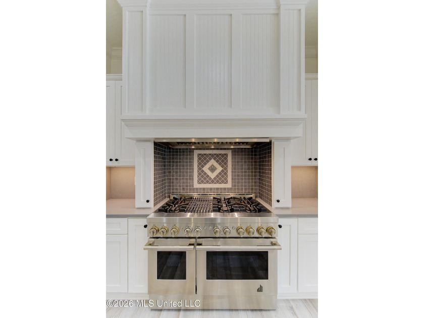Exceptional newer construction in beautiful Glen Eagle offering - photo 7