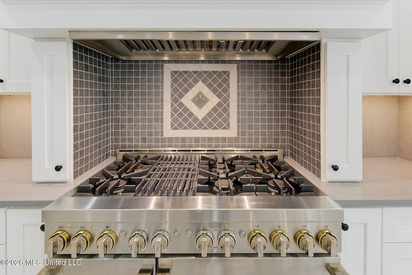 Exceptional newer construction in beautiful Glen Eagle offering - photo 8