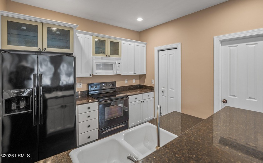 Well-positioned in-town property offering the convenience buyers - photo 17