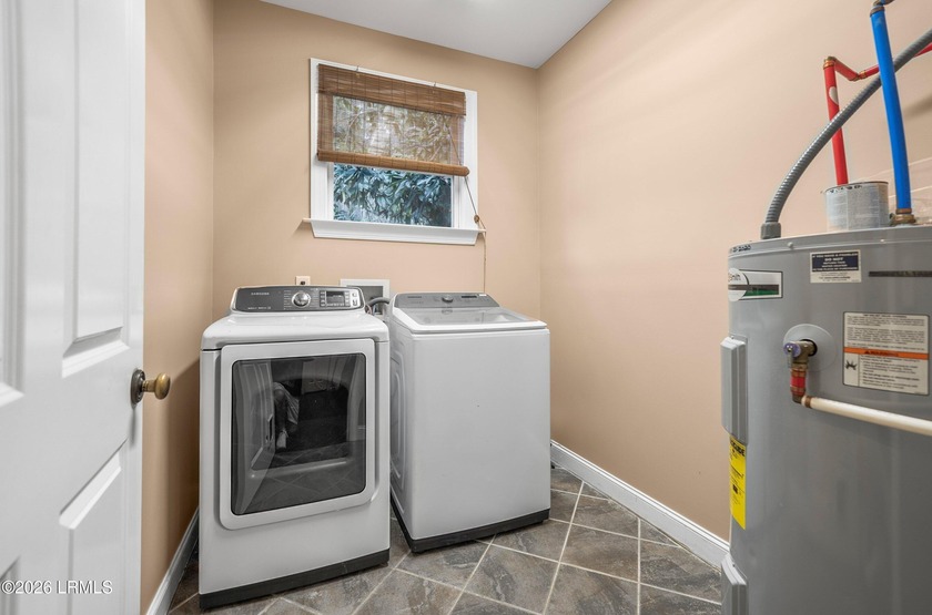 Well-positioned in-town property offering the convenience buyers - photo 20