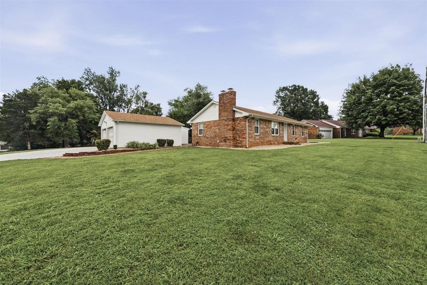 There's something special about an established neighborhood - - photo 28