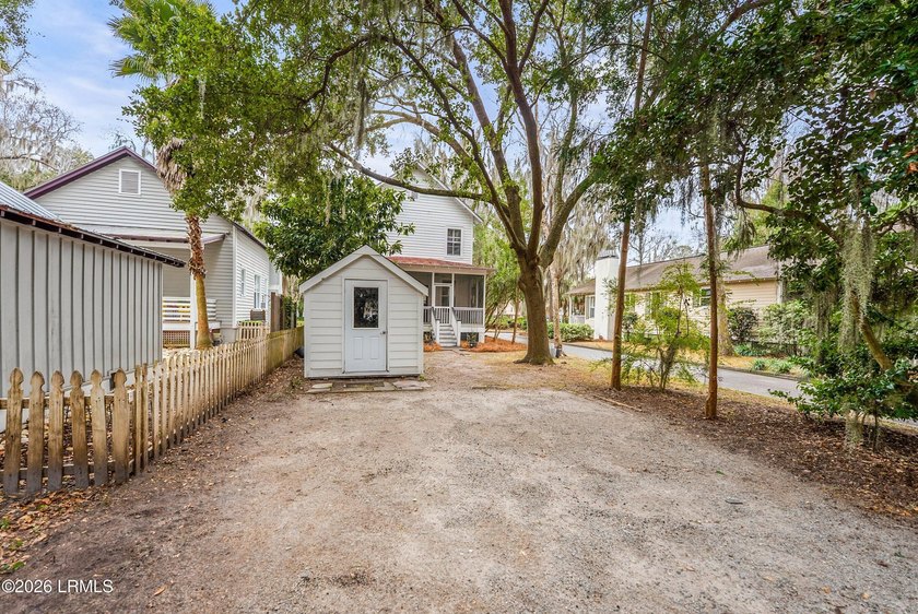 Well-positioned in-town property offering the convenience buyers - photo 33