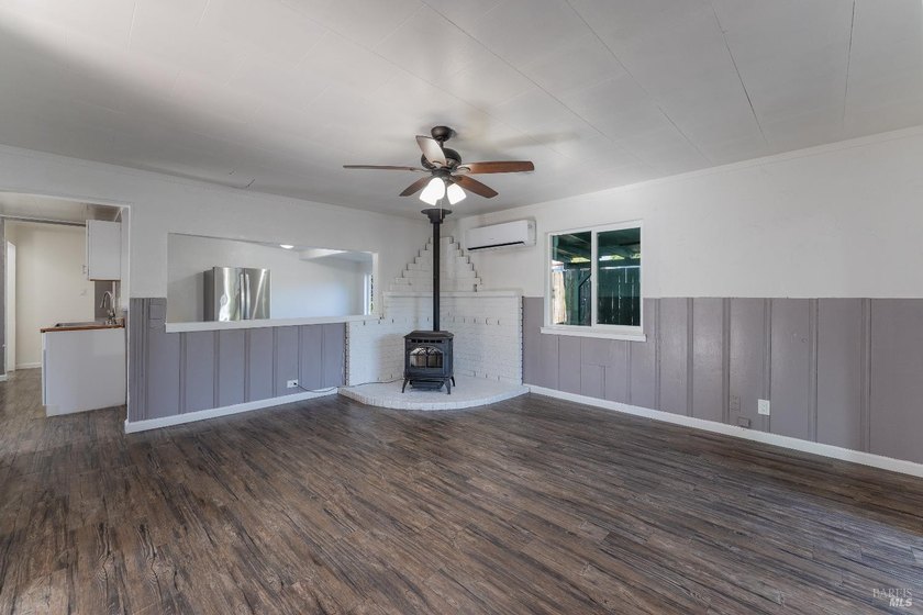 Updated 3 bed, 2 bath home offering approximately 1,400 sq ft on - photo 8