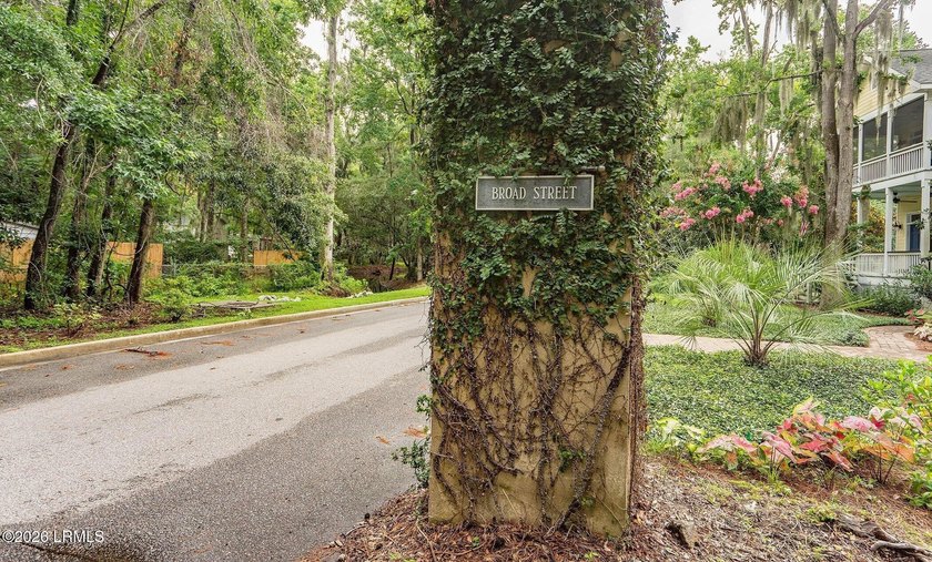 Well-positioned in-town property offering the convenience buyers - photo 47