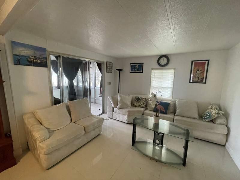 Welcome to this charming 3 bedroom, 2 bathroom manufactured - photo 3