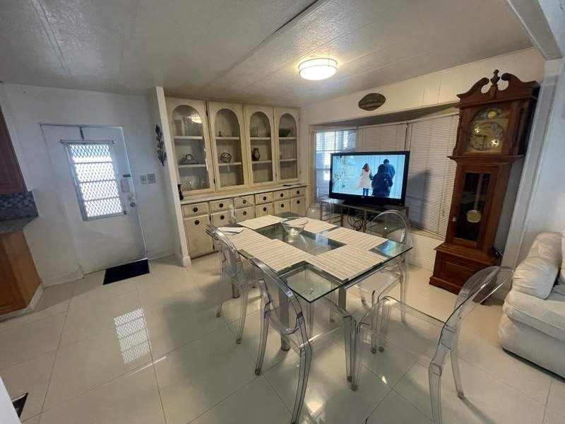 Welcome to this charming 3 bedroom, 2 bathroom manufactured - photo 4