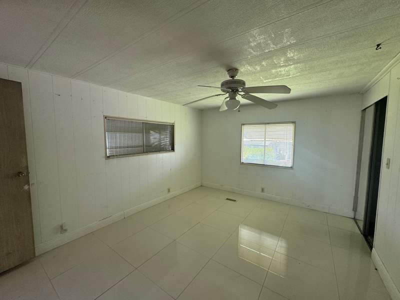 Welcome to this charming 3 bedroom, 2 bathroom manufactured - photo 5
