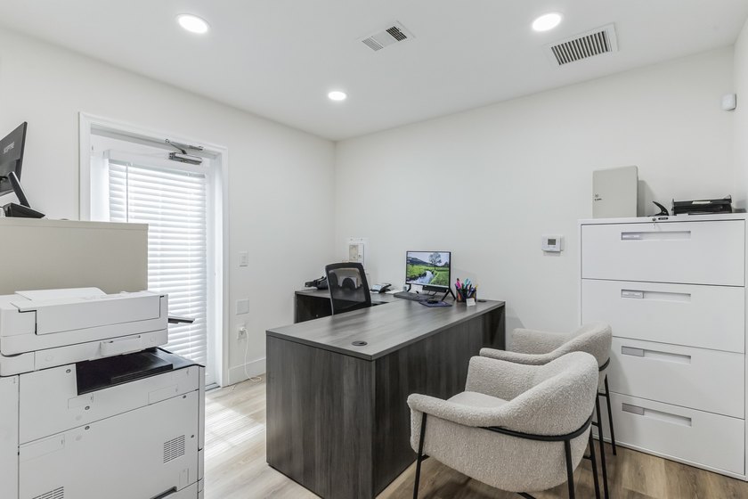 Welcome to this charming 3 bedroom, 2 bathroom manufactured - photo 9