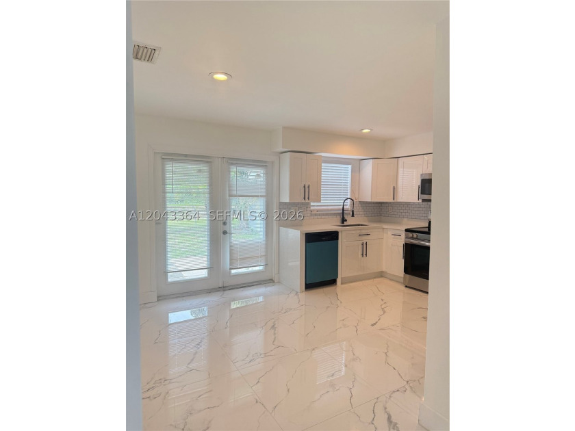 Great location in West Palm Beach! Conveniently located near - photo 4
