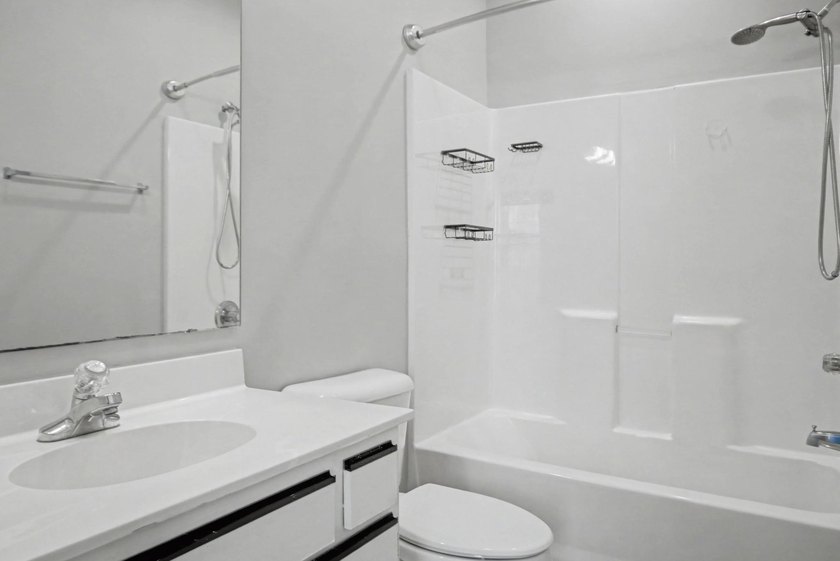 Welcome to this well-maintained and conveniently located - photo 18