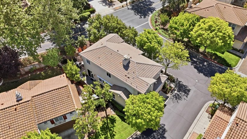 Now offered at an exceptional price! Ground floor bedroom and - photo 2