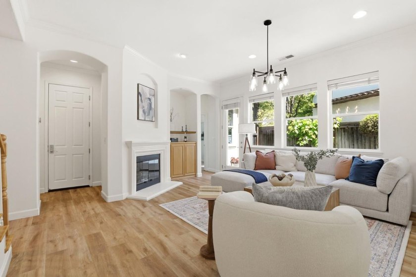 Now offered at an exceptional price! Ground floor bedroom and - photo 5
