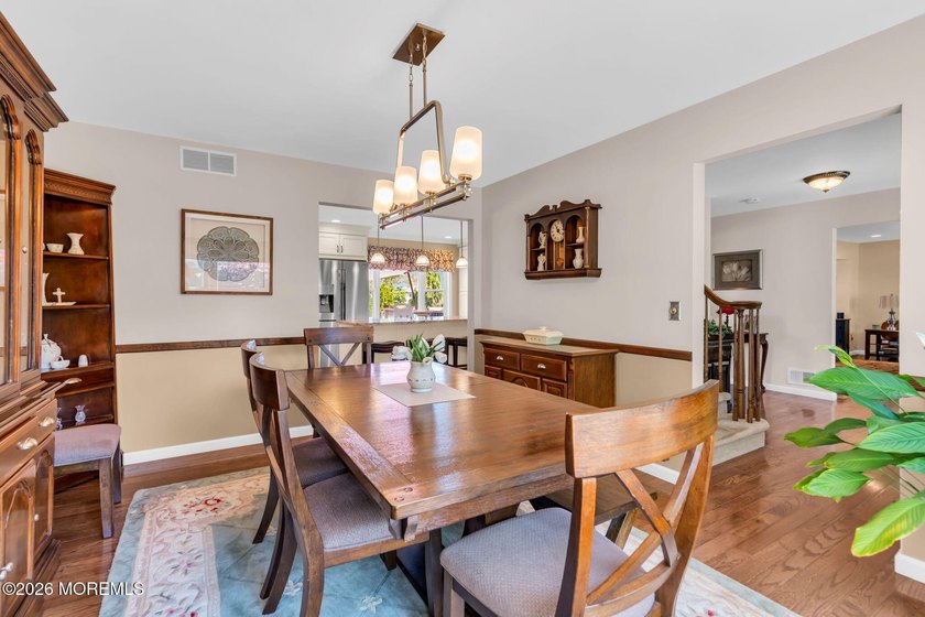 Five-Bedroom Colonial in Sought-After Twin Oaks. This charming - photo 15