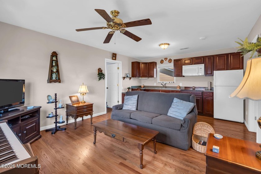 Five-Bedroom Colonial in Sought-After Twin Oaks. This charming - photo 18